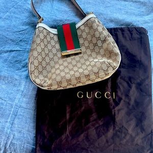 Beautiful Authentic Gucci Classic Handbag.